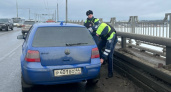 Сотрудники ДПС на мосту спасли костромичку на сломанной машине