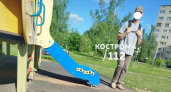В Костроме подозрительный мужчина пристает к детям на площадках